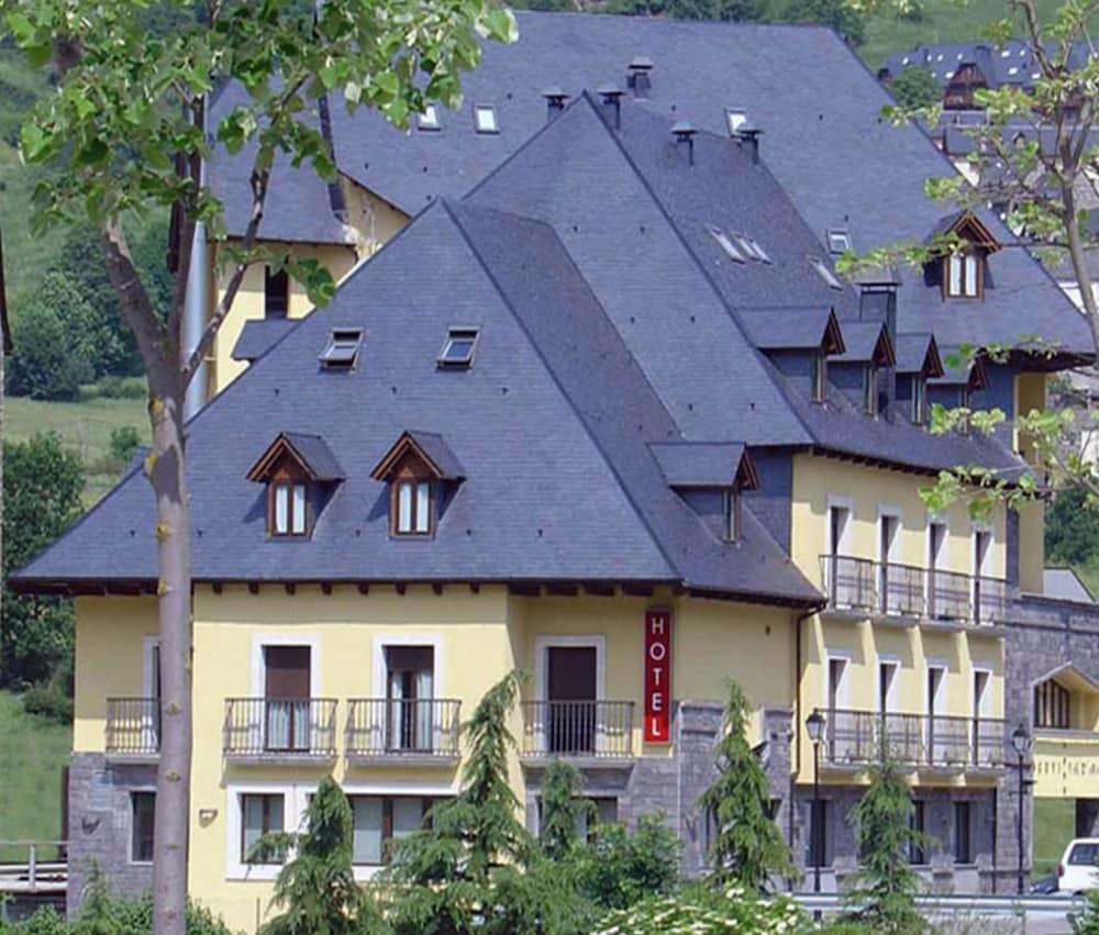 Hotel Spa Acevi Val D'Aran Vielha Exteriör bild